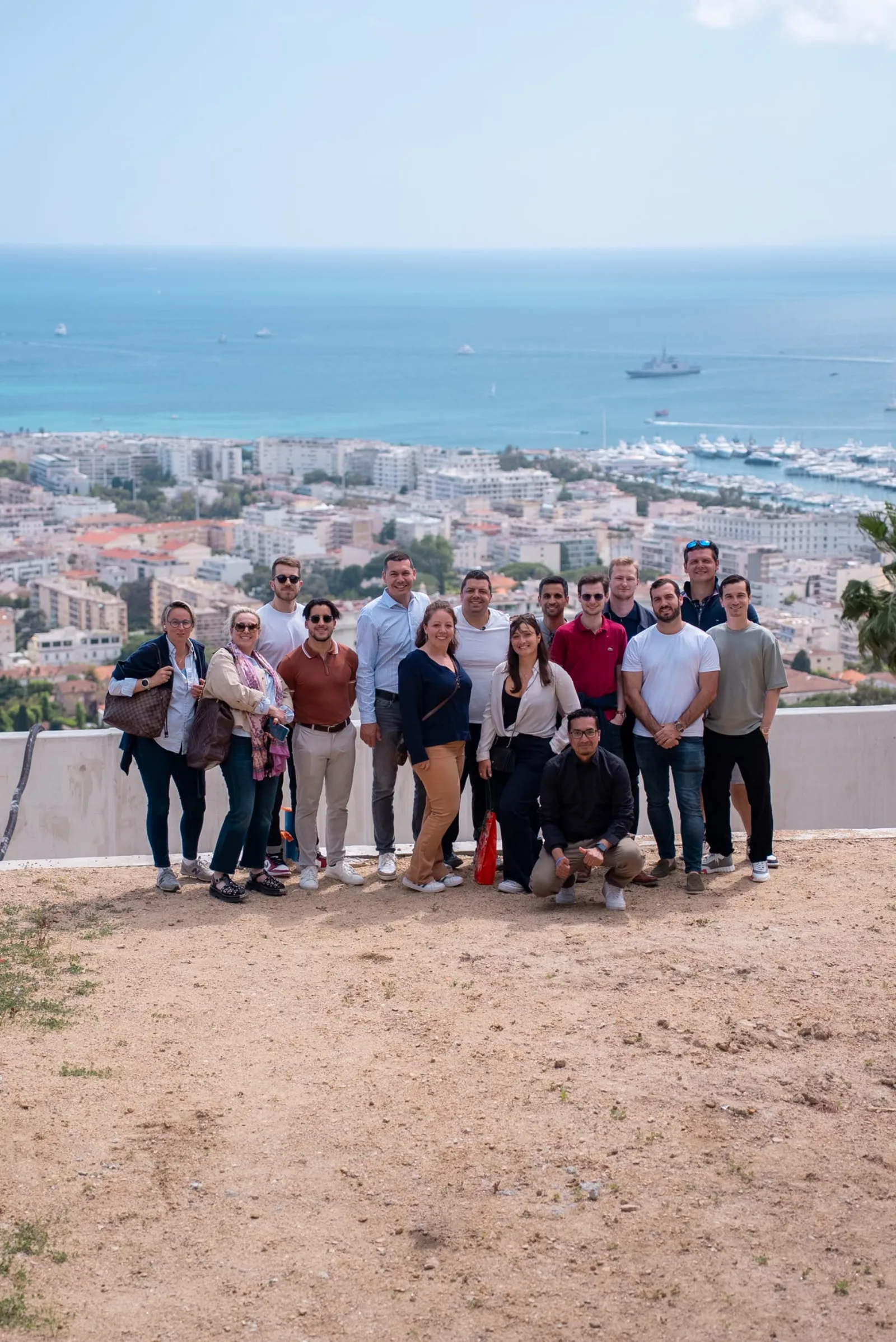 Le groupe du Mastermind sur les hauteurs de Cannes, la baie en contrebas